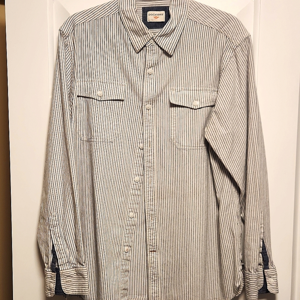 Men's Docker's Button up shirt